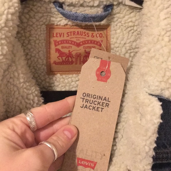 Levi’s Trucker Jacket - Picture 4 of 8